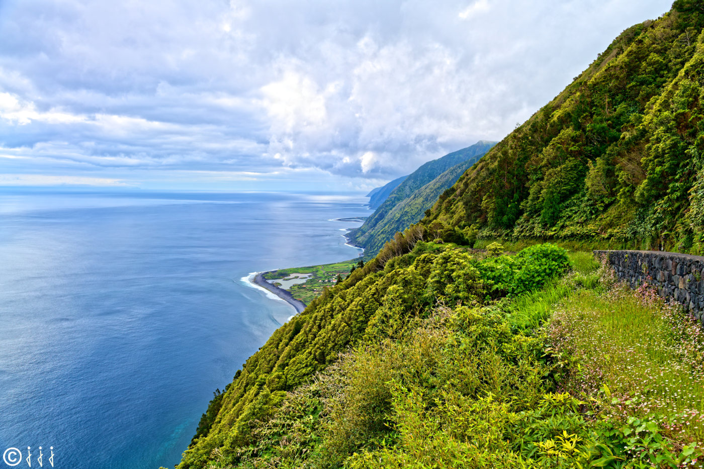 Paysage île de São Jorge aux Açores.