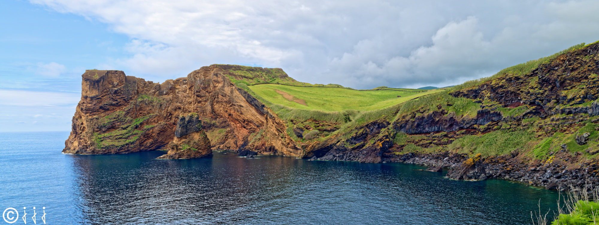 Paysage île de São Jorge aux Açores.