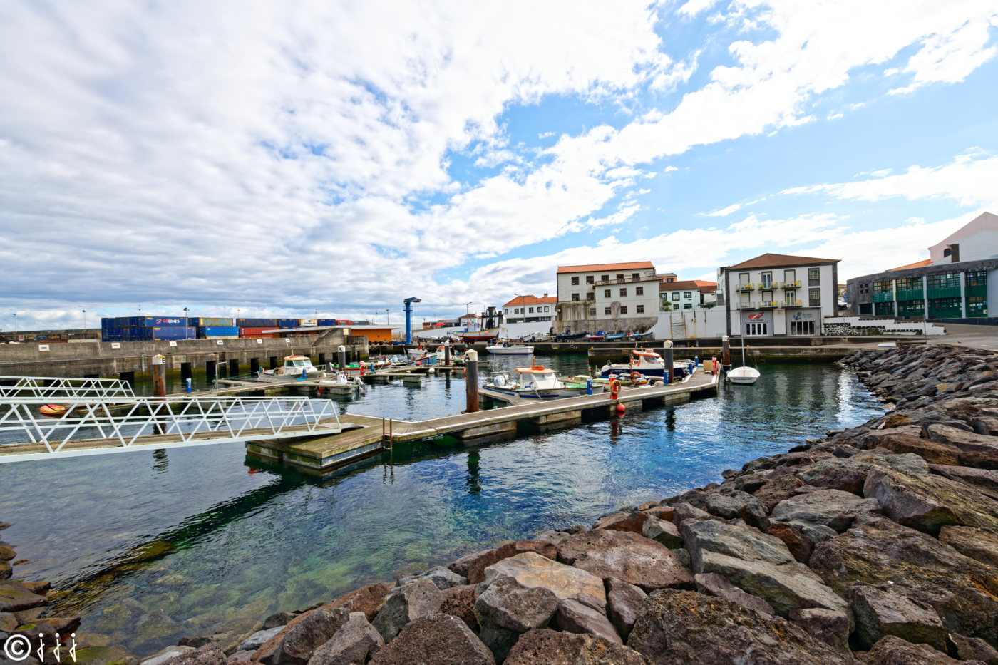 Paysage île de São Jorge aux Açores.