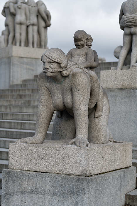 Sculpture en granit de Gustav Vigeland.