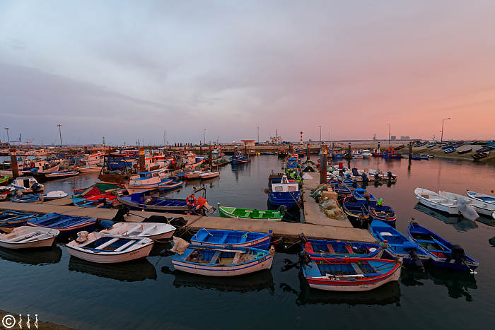 petit port à Setúbal.
