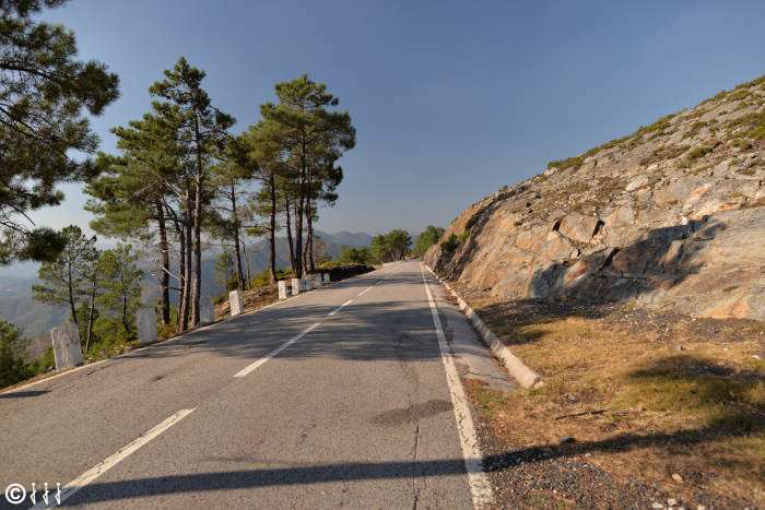 route montagneuse au portugal.