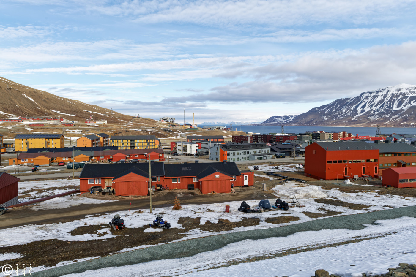 Logements colorés de Longyearbyen.