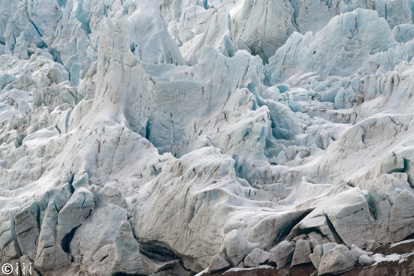 Glace compressée des glaciers.