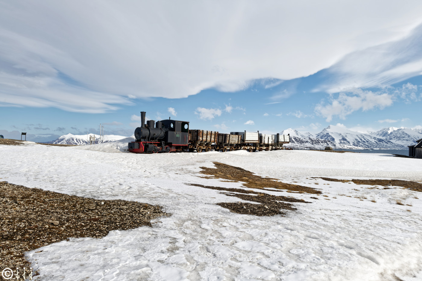Petit train à Ny-Ålesund.
