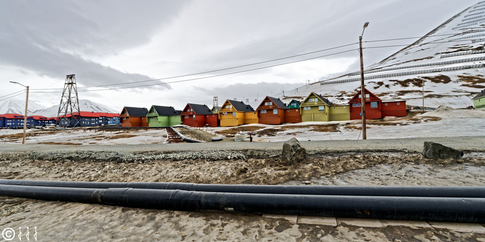 Logements colorés de Longyearbyen.