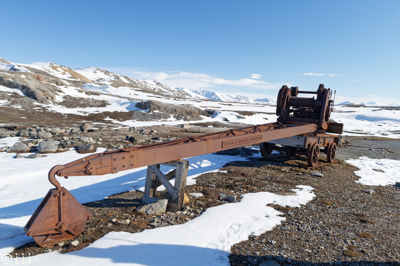 Photo d'une grue de l'ancienne marbrerie.